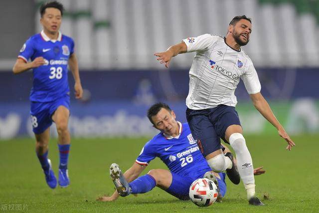  沃尔夫斯堡中场核心红牌离场导致球队崩盘落败