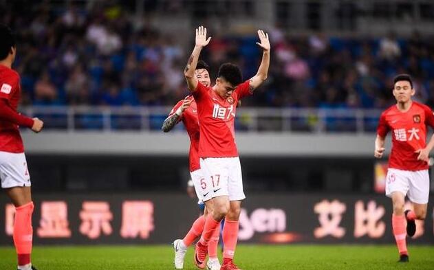  昂热锋线多点开花，大胜对手脱离降级区域