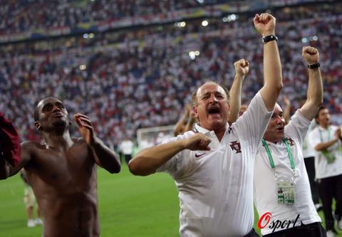  帕德伯恩门将超神发挥保平局