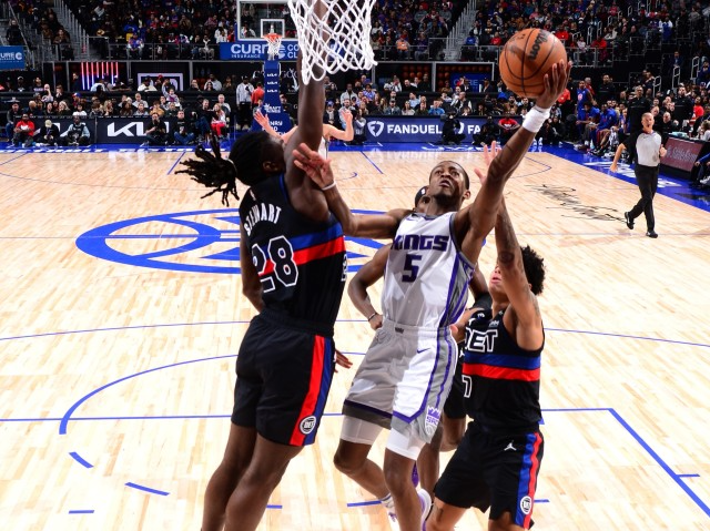  福克斯连线队友配合默契国王大胜活塞